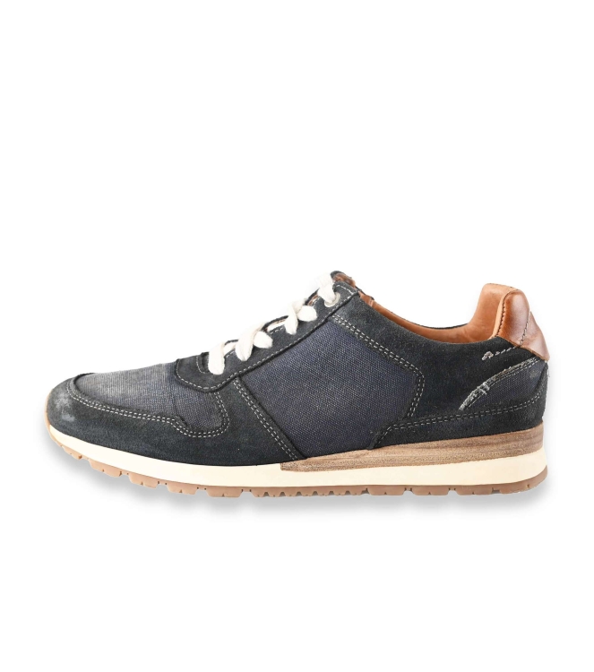 Travelin Sneakers