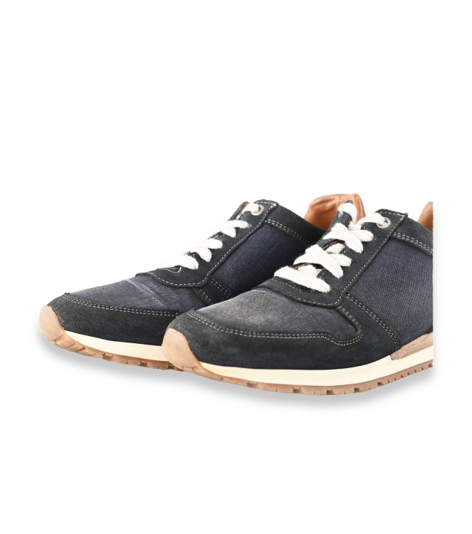 Travelin Sneakers