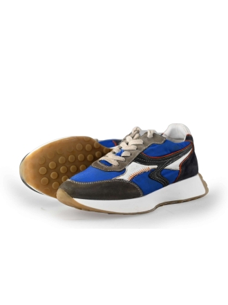Giga Sneakers