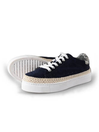 flexible Sneakers