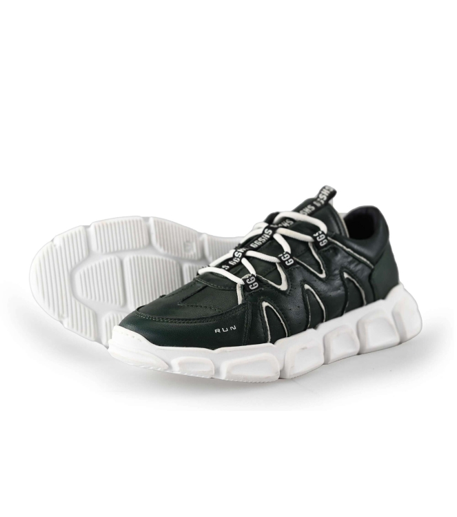 Giga Sneakers