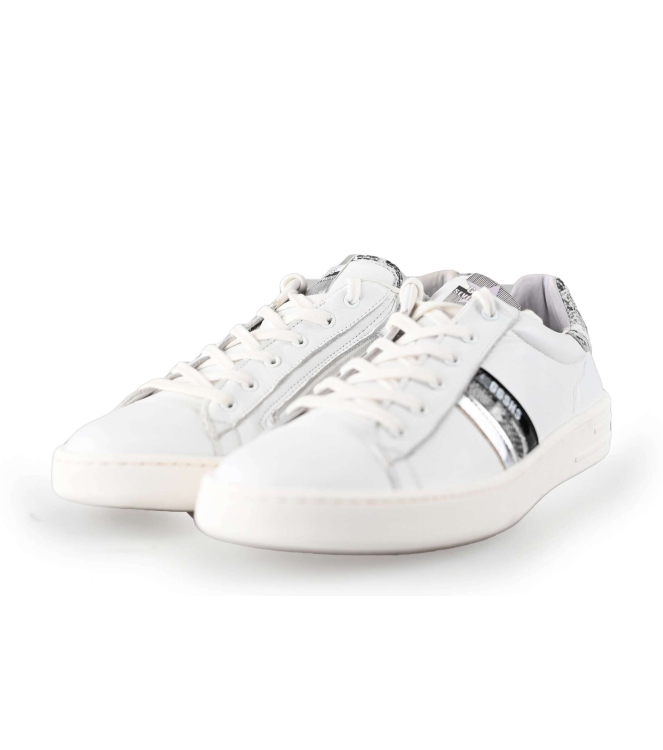 Giga Sneakers