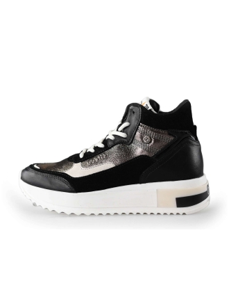 Giga Sneakers