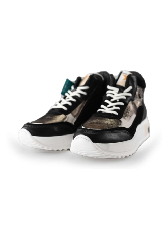 Giga Sneakers