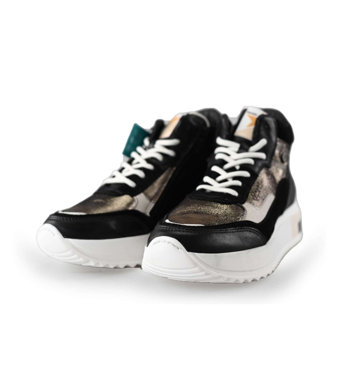 Giga Sneakers