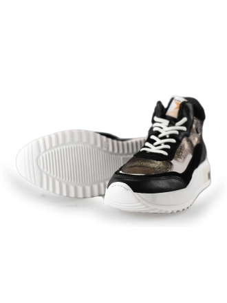 Giga Sneakers