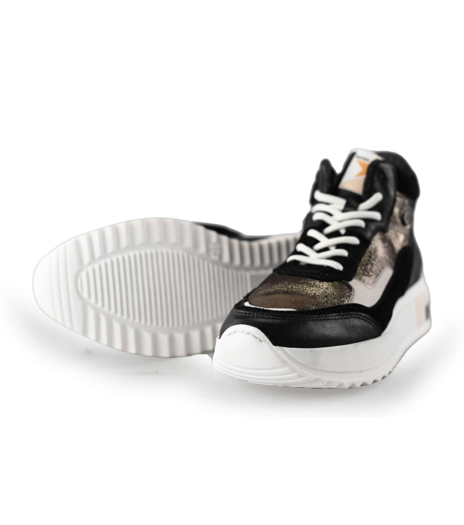 Giga Sneakers