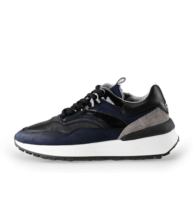 Giga Sneakers