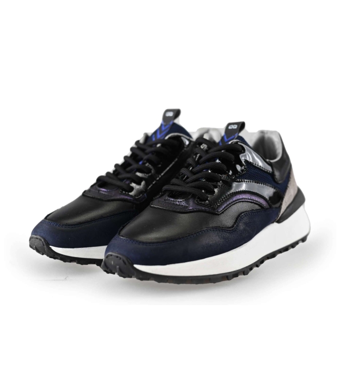 Giga Sneakers