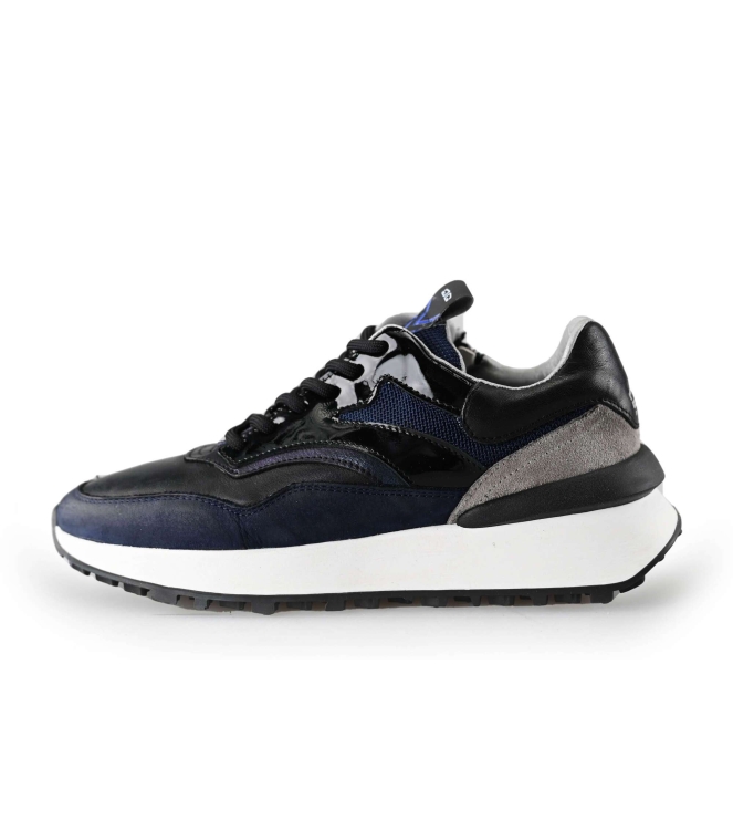 Giga Sneakers