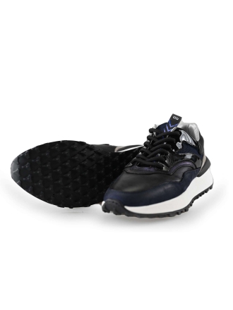 Giga Sneakers