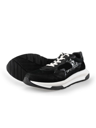 Giga Sneakers