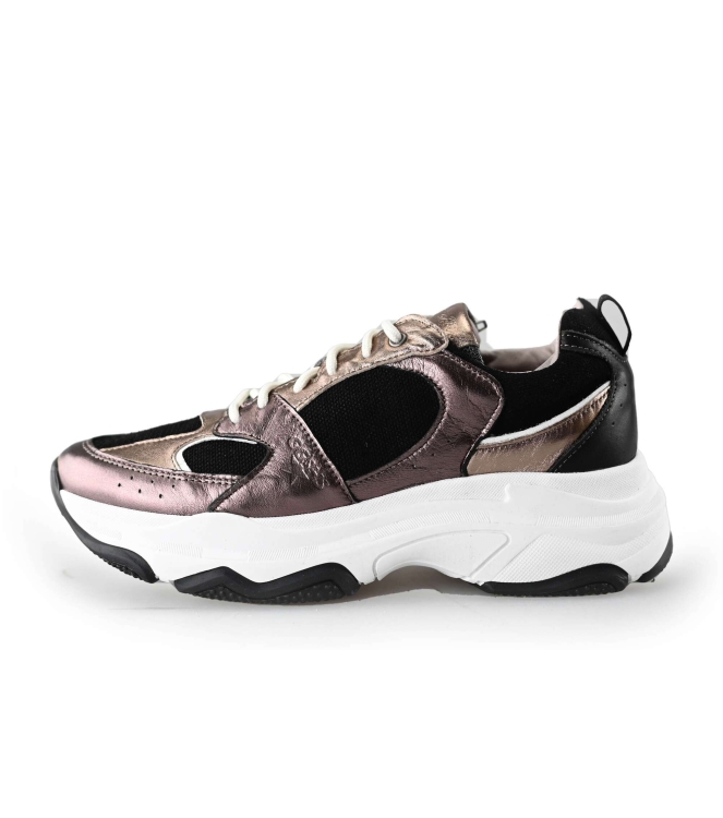 Giga Sneakers