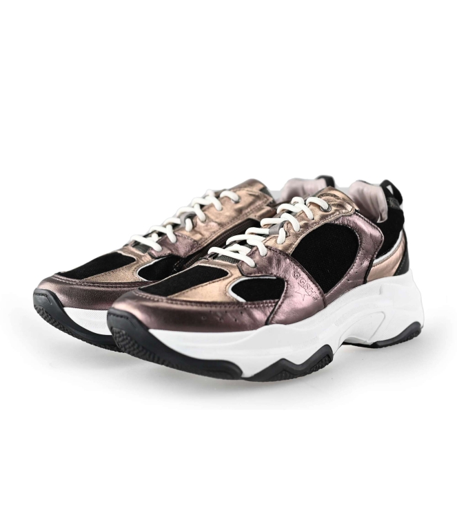 Giga Sneakers