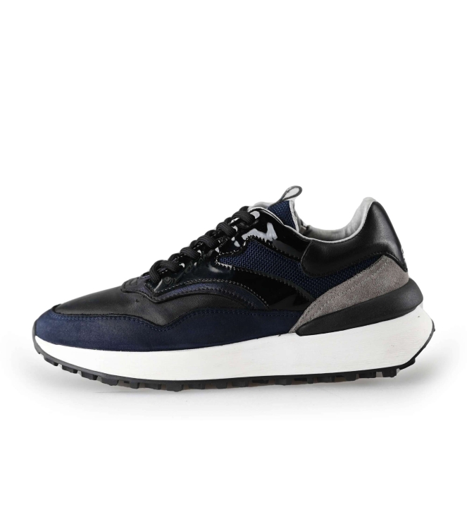 Giga Sneakers