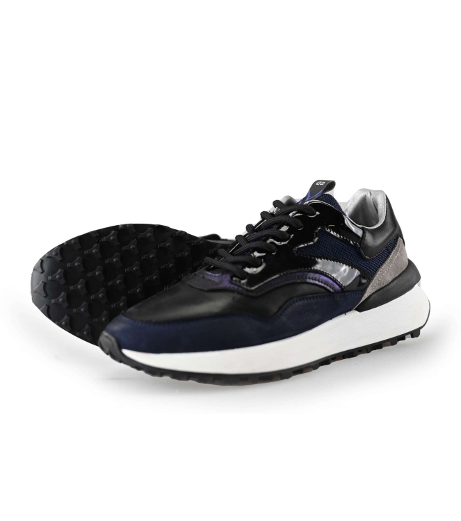 Giga Sneakers