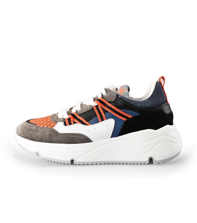 Giga Sneakers