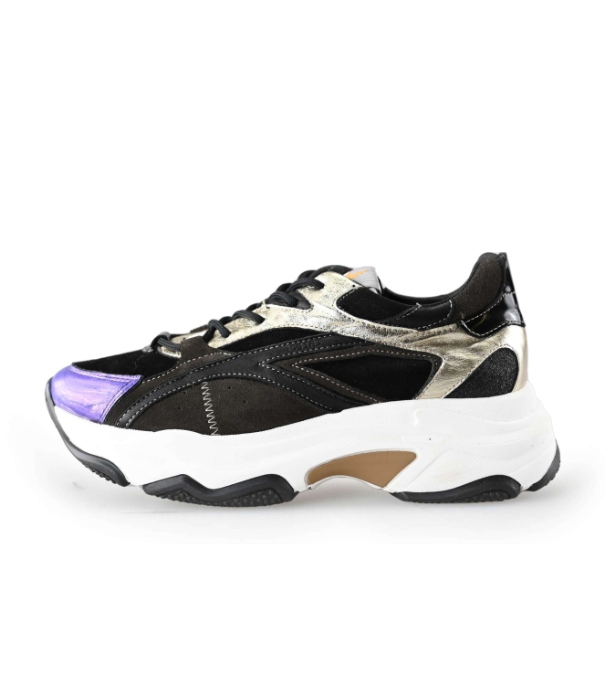 Giga Sneakers
