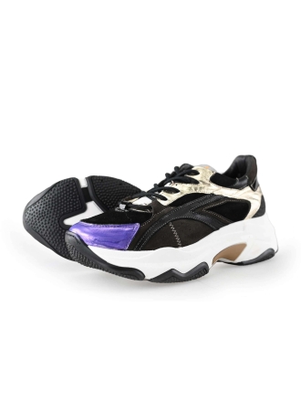 Giga Sneakers