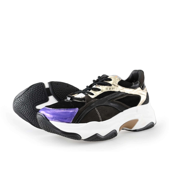 Giga Sneakers