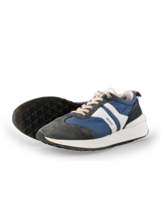 Giga Sneakers