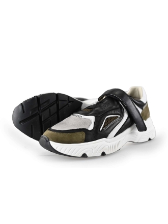 Giga Sneakers