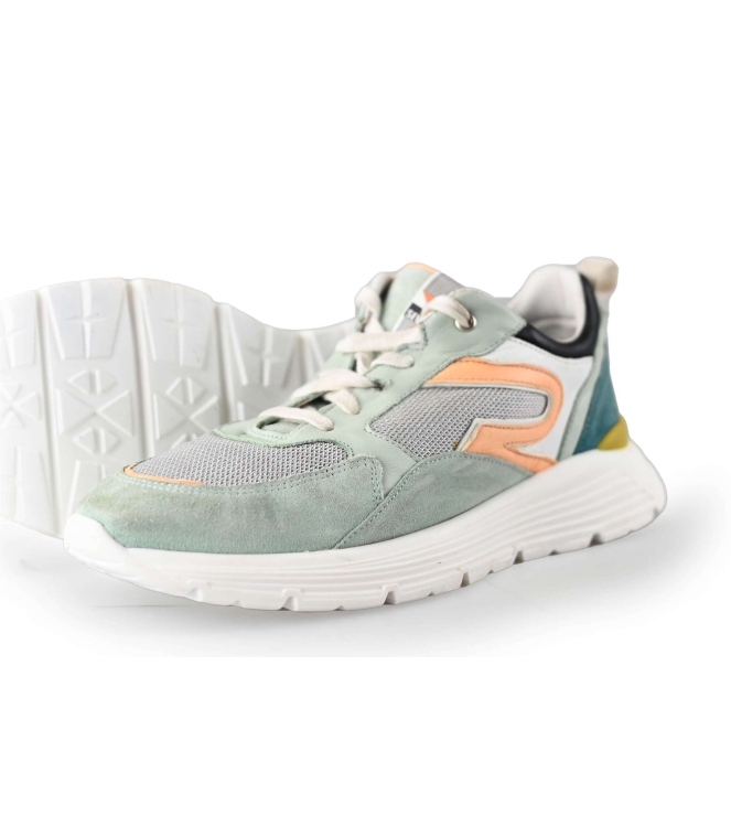 Giga Sneakers