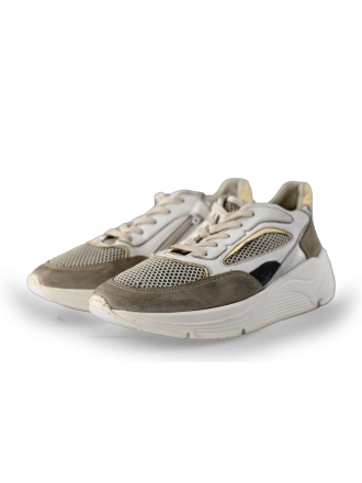 Giga Sneakers