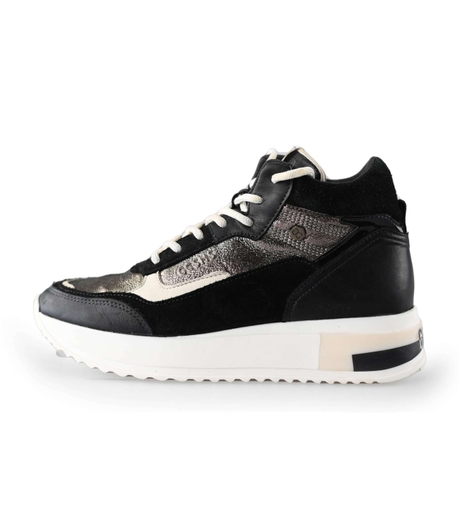 Giga Sneakers