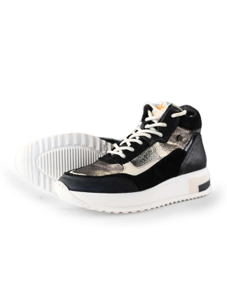Giga Sneakers