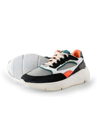 Giga Sneakers