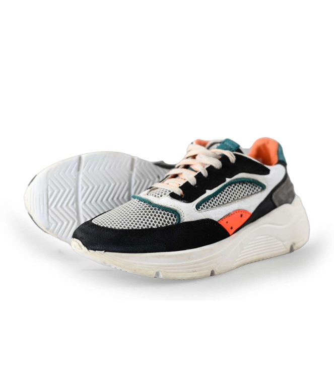 Giga Sneakers