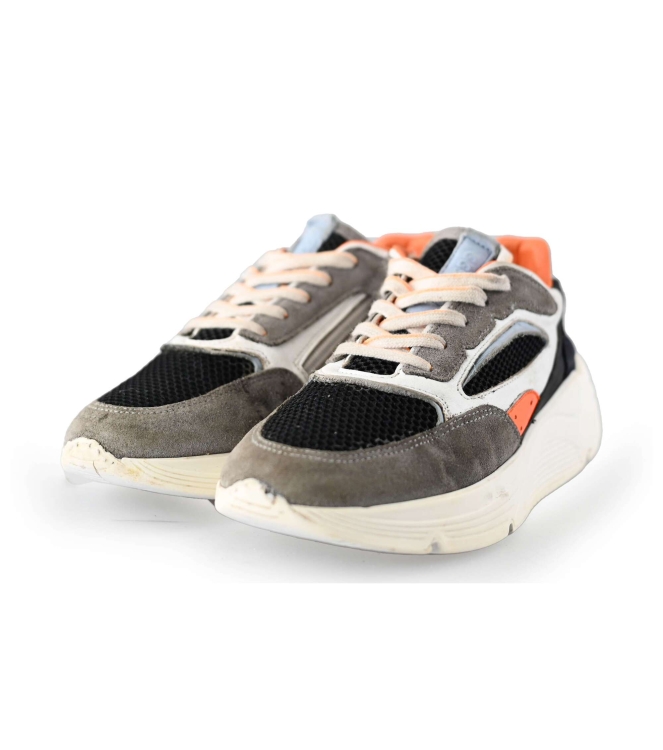 Giga Sneakers