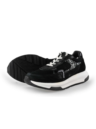 Giga Sneakers