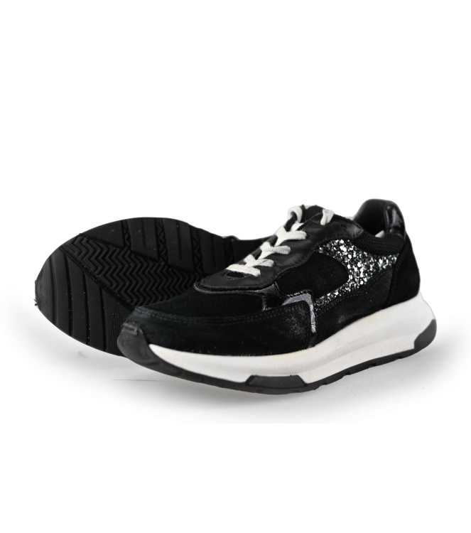Giga Sneakers