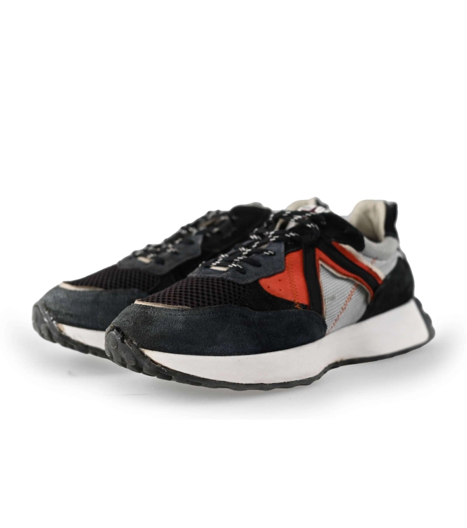 Giga Sneakers