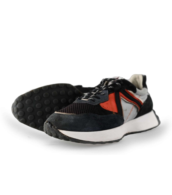 Giga Sneakers