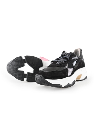 Giga Sneakers