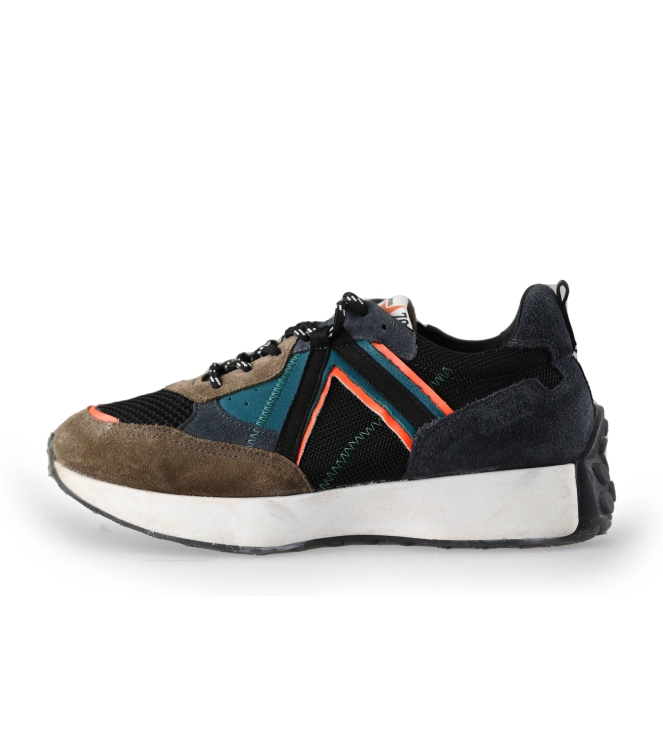 Giga Sneakers
