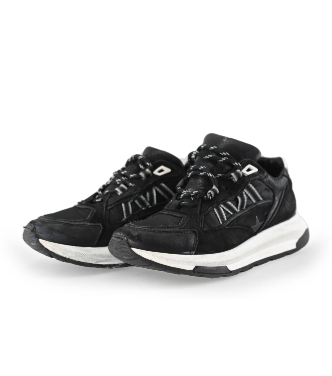 Giga Sneakers