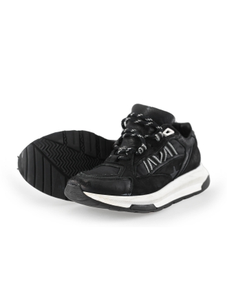 Giga Sneakers