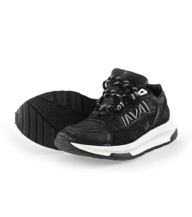 Giga Sneakers