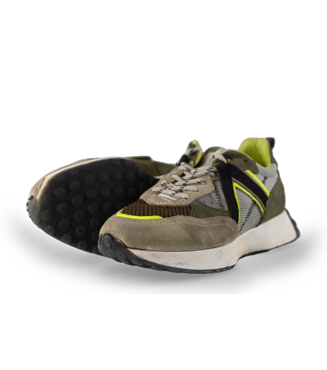 Giga Sneakers