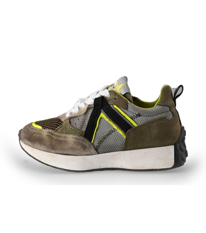 Giga Sneakers