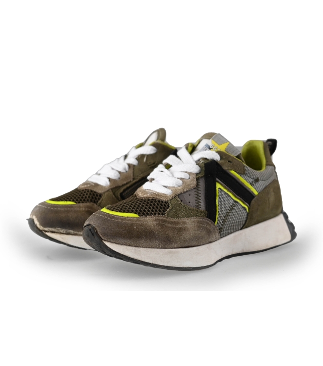 Giga Sneakers