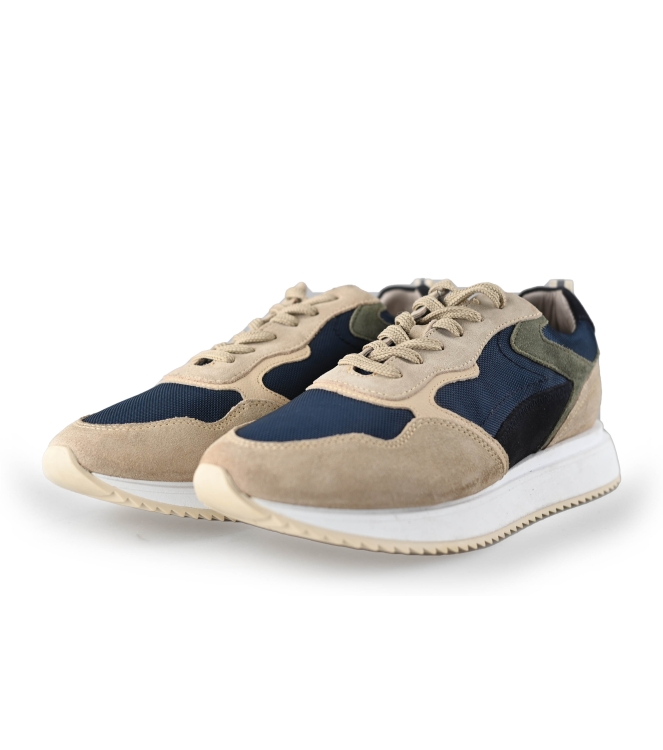 Invinci Sneakers