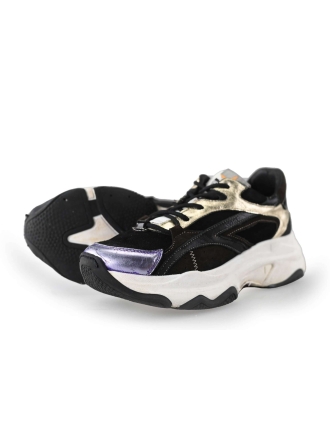 Giga Sneakers