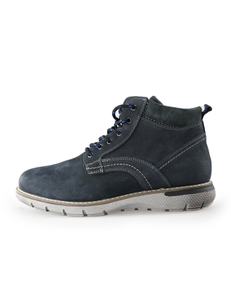 Outfielder Hoge sneakers