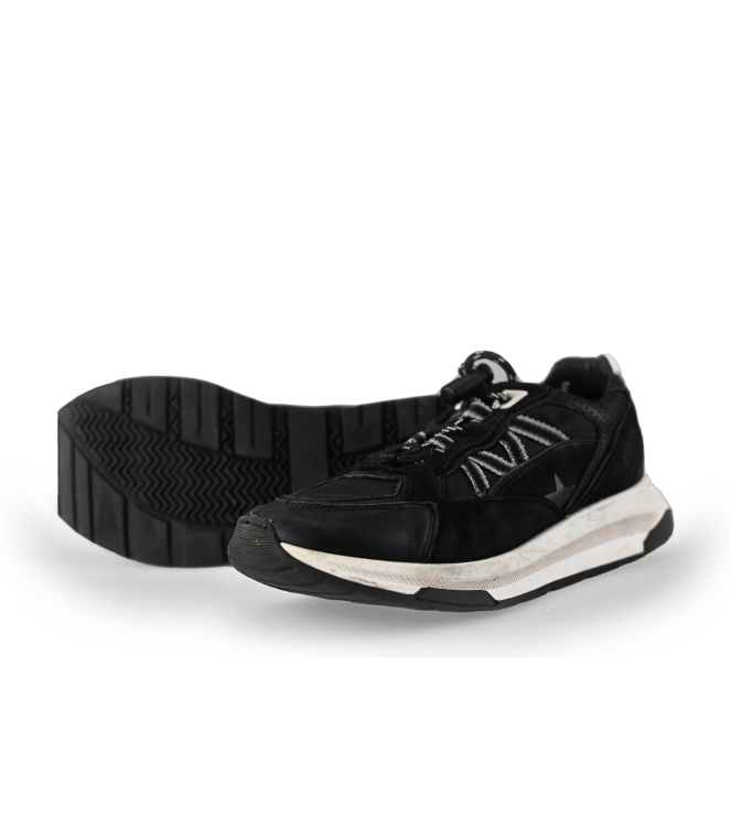 Giga Sneakers