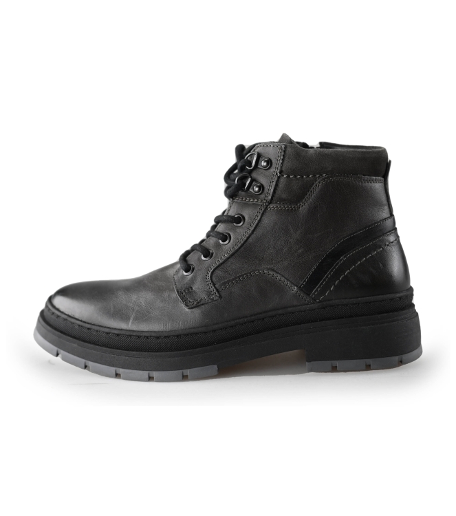 Outfielder Hoge sneakers